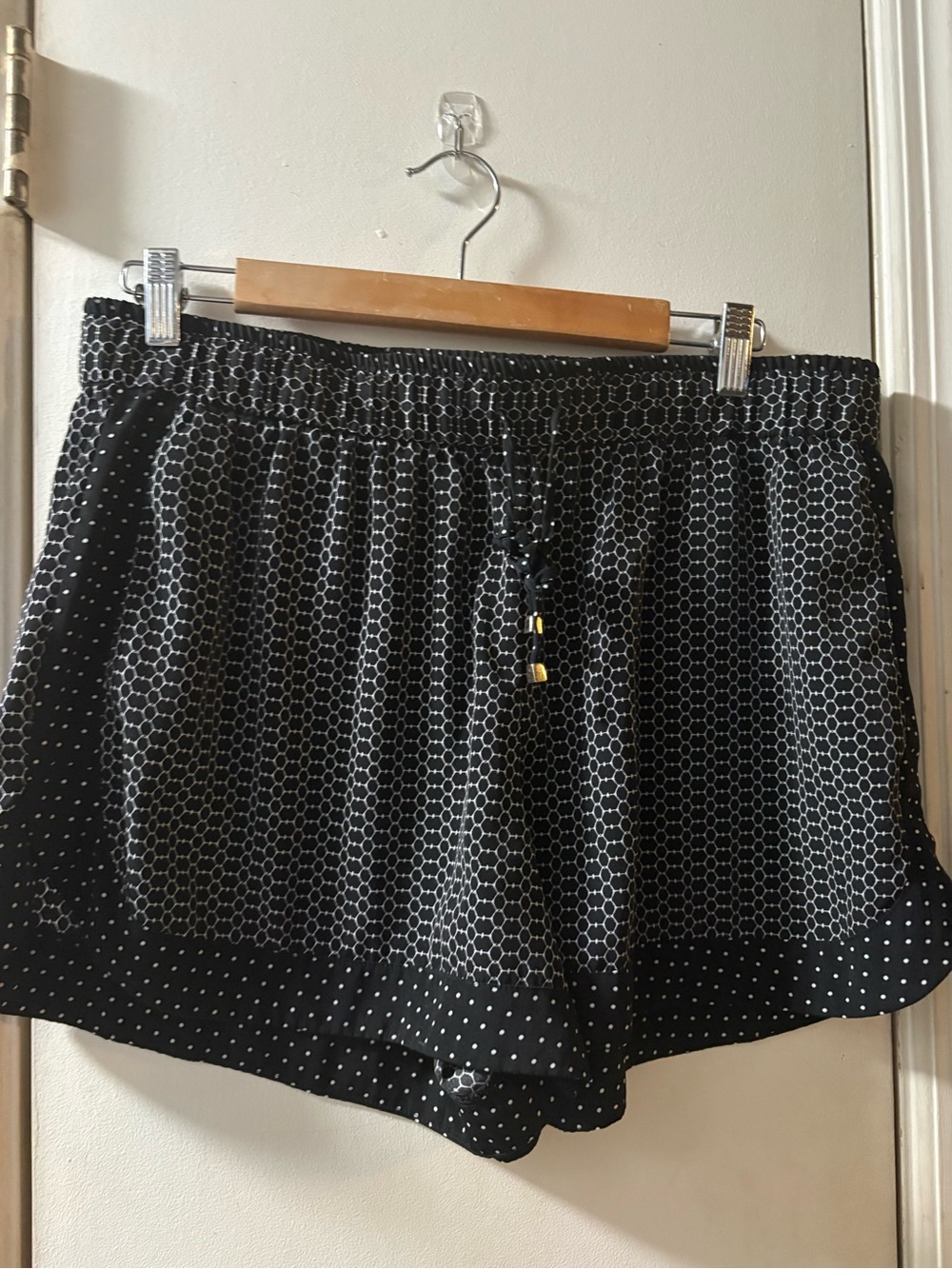 Jennifer Lopez Black Patterned Drawstring Shorts size Large